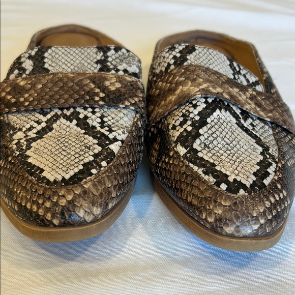 Universal Thread Brown and Black Snakeskin Loafers - Picture 4 of 6
